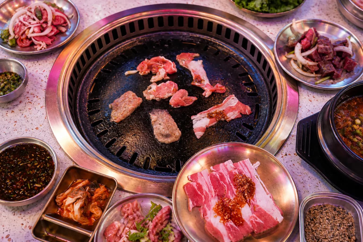 Variedad de carnes a la brasa